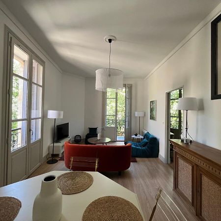 Nimes , Appartement Renove Dans Immeuble Classe. Экстерьер фото
