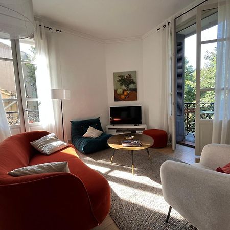 Nimes , Appartement Renove Dans Immeuble Classe. Экстерьер фото