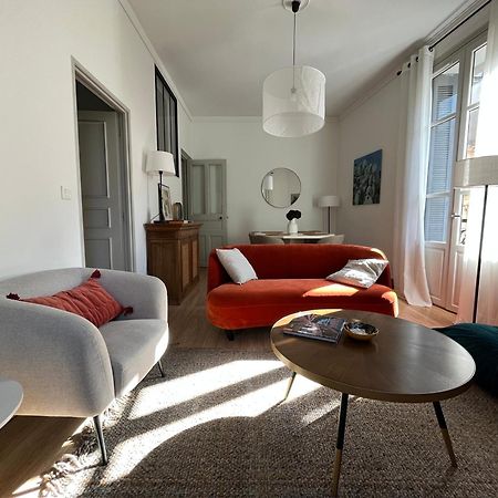 Nimes , Appartement Renove Dans Immeuble Classe. Экстерьер фото