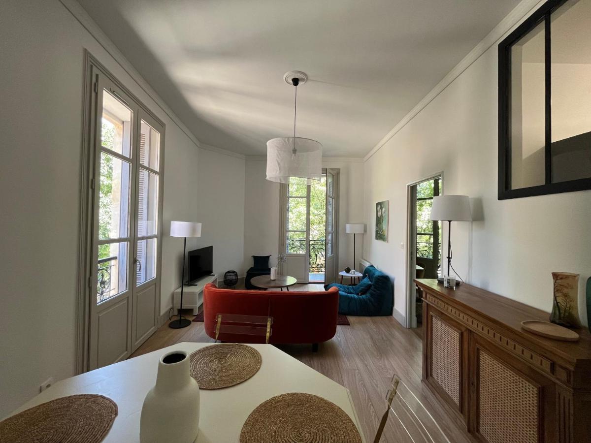 Nimes , Appartement Renove Dans Immeuble Classe. Экстерьер фото