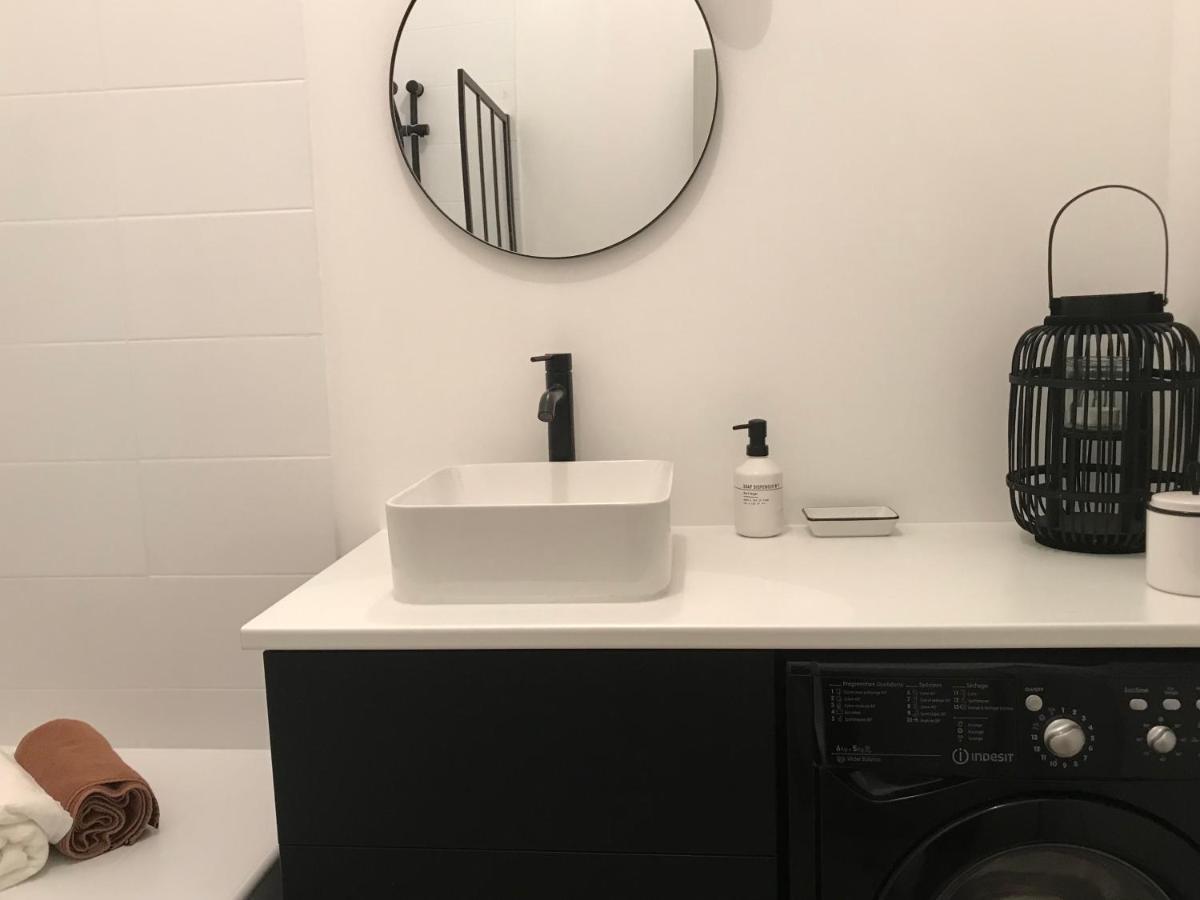 Nimes , Appartement Renove Dans Immeuble Classe. Экстерьер фото