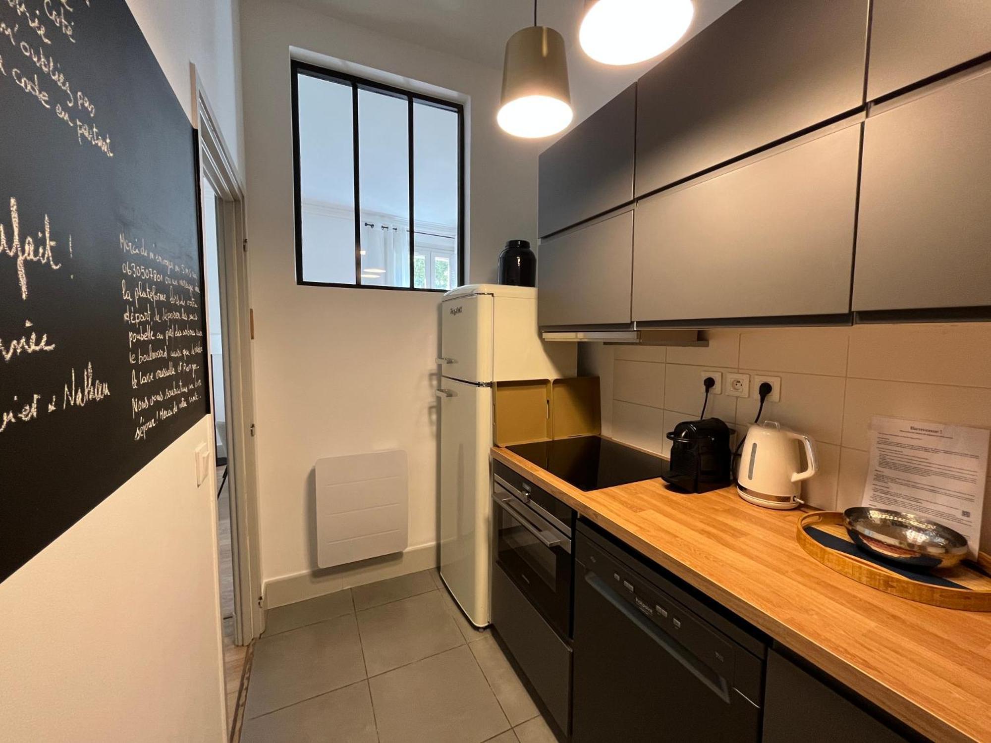 Nimes , Appartement Renove Dans Immeuble Classe. Экстерьер фото