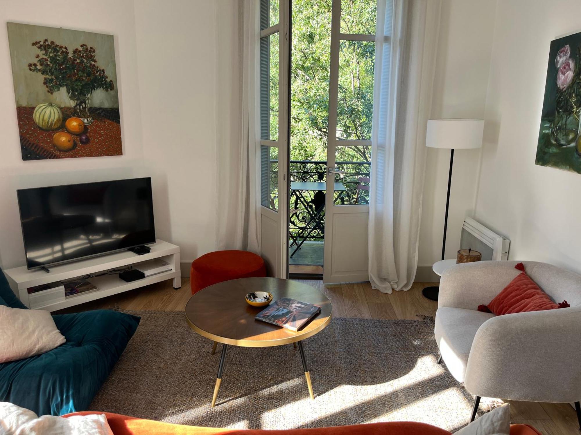 Nimes , Appartement Renove Dans Immeuble Classe. Экстерьер фото
