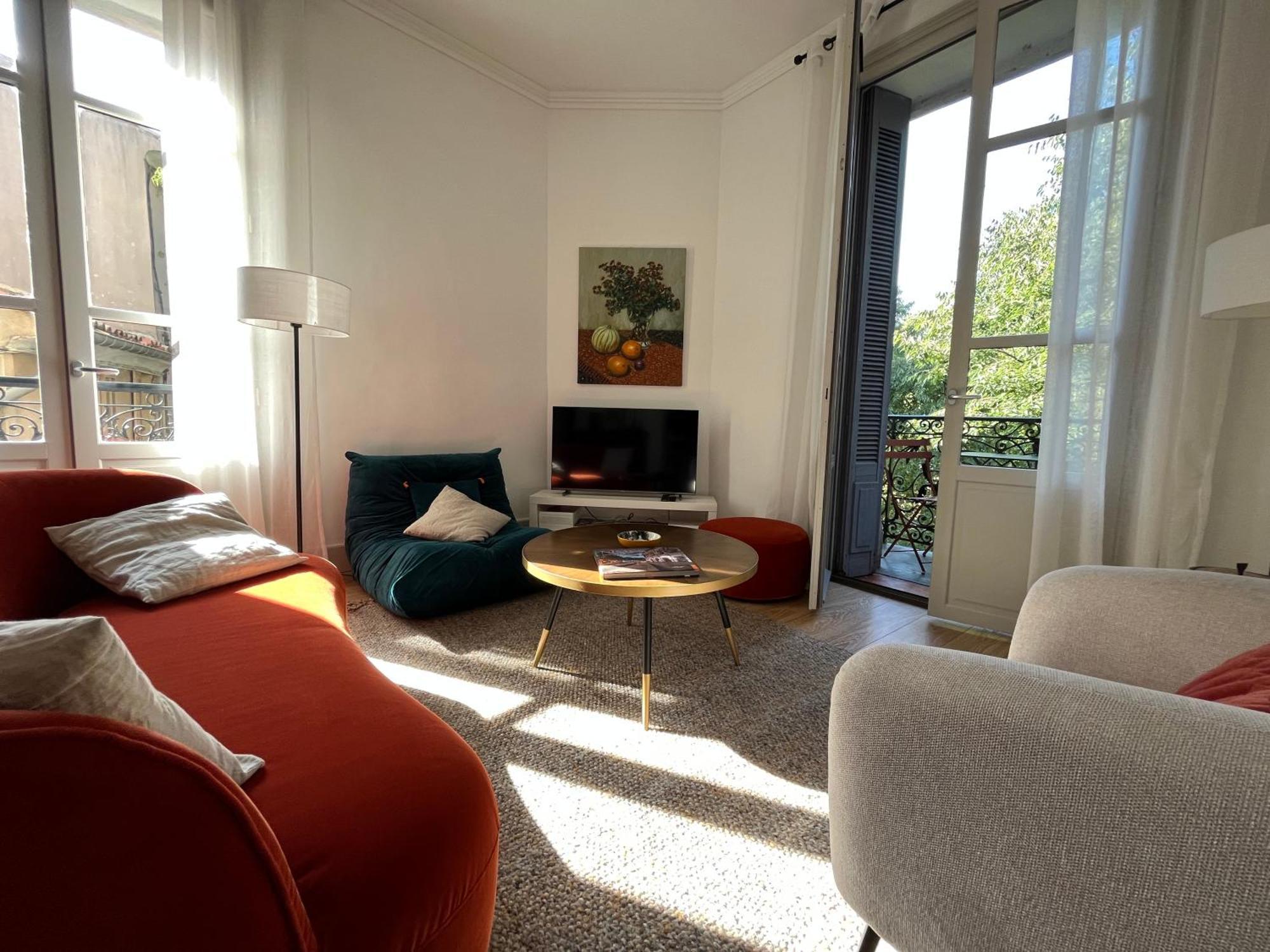 Nimes , Appartement Renove Dans Immeuble Classe. Экстерьер фото