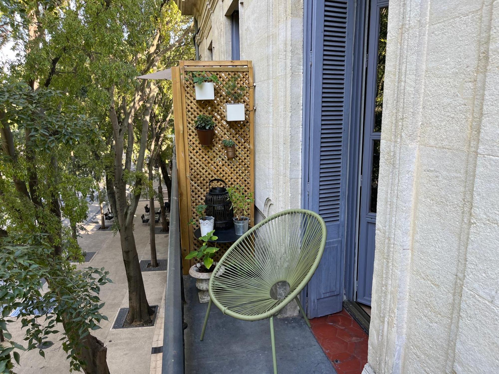 Nimes , Appartement Renove Dans Immeuble Classe. Экстерьер фото