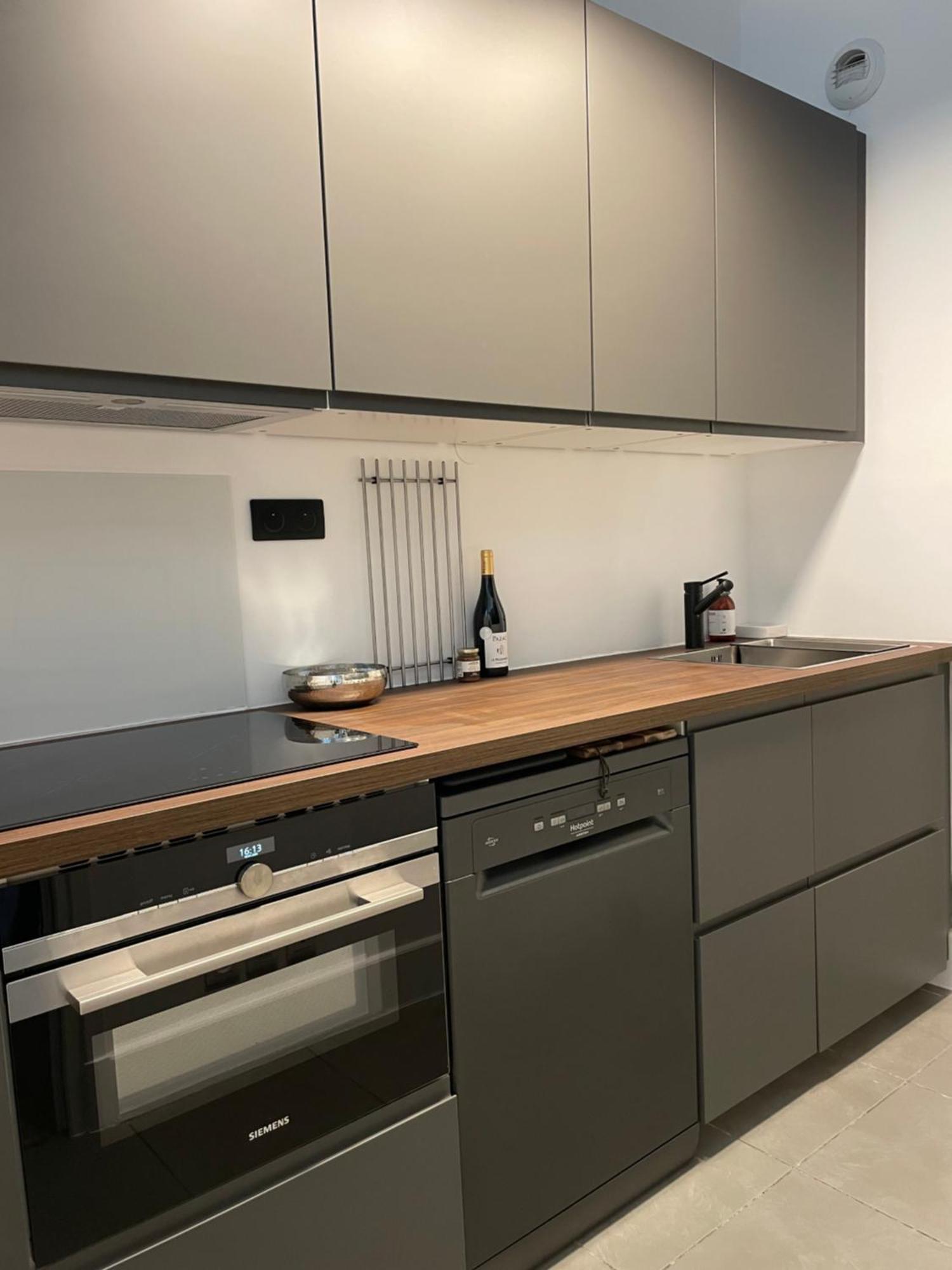 Nimes , Appartement Renove Dans Immeuble Classe. Экстерьер фото